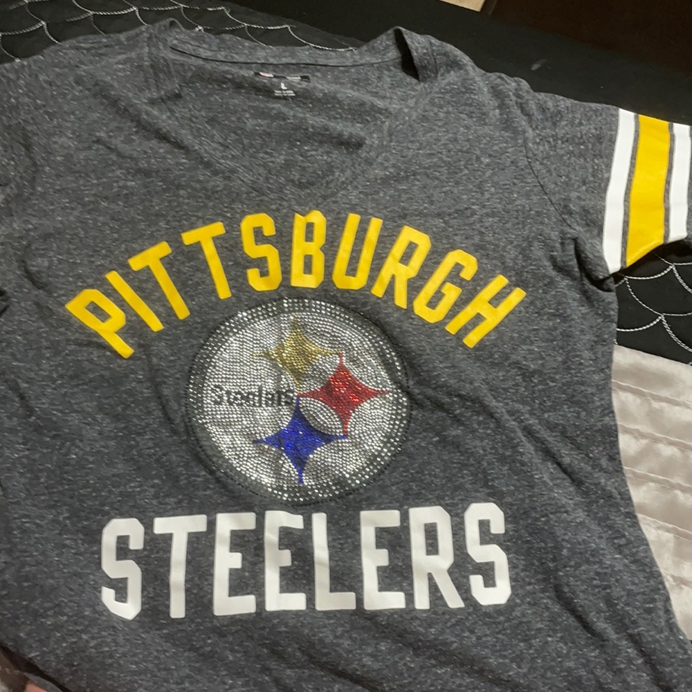 Pittsburgh Steelers - Women’s Tee - Size Large NFL